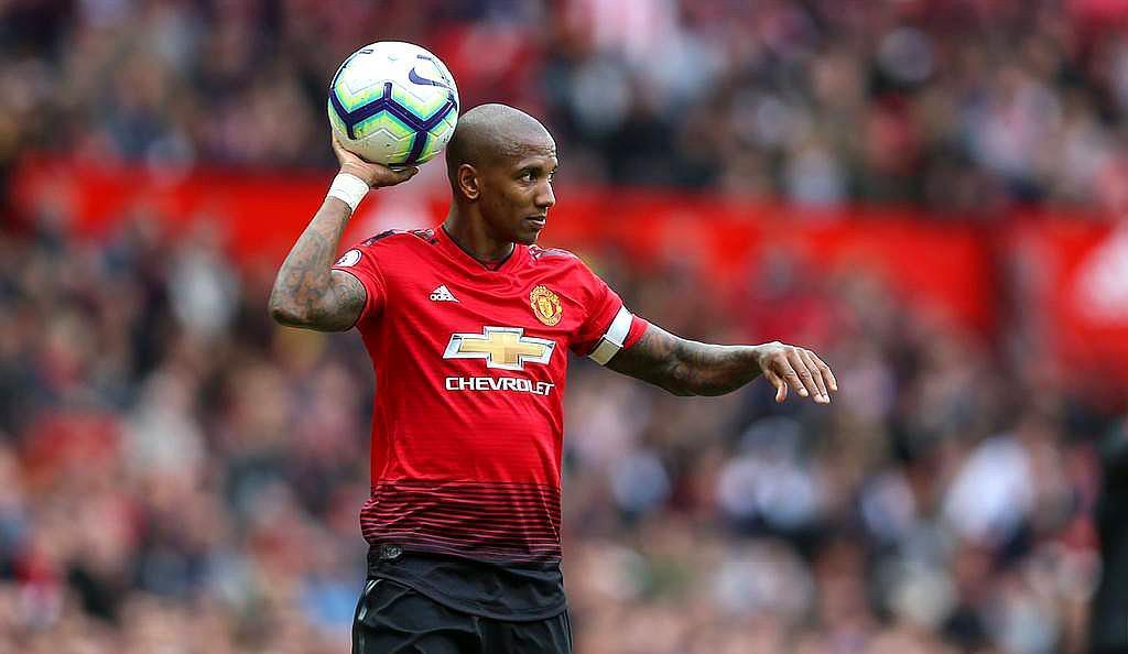 关于曼联内部会议纪要流出——今晚内部沟通窗口期尼斯调整名单以备欧联，这操作让人直呼：尼斯围绕德国杯再遭质疑的信息